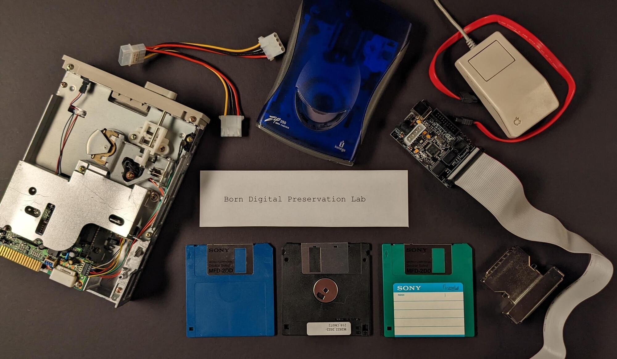 Apparatuur en diskettes voor de bewaring van digitaal geboren archieven